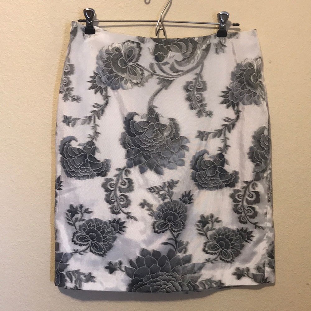 ‼️Final Markdown‼️ WHBM Skirt Size 6